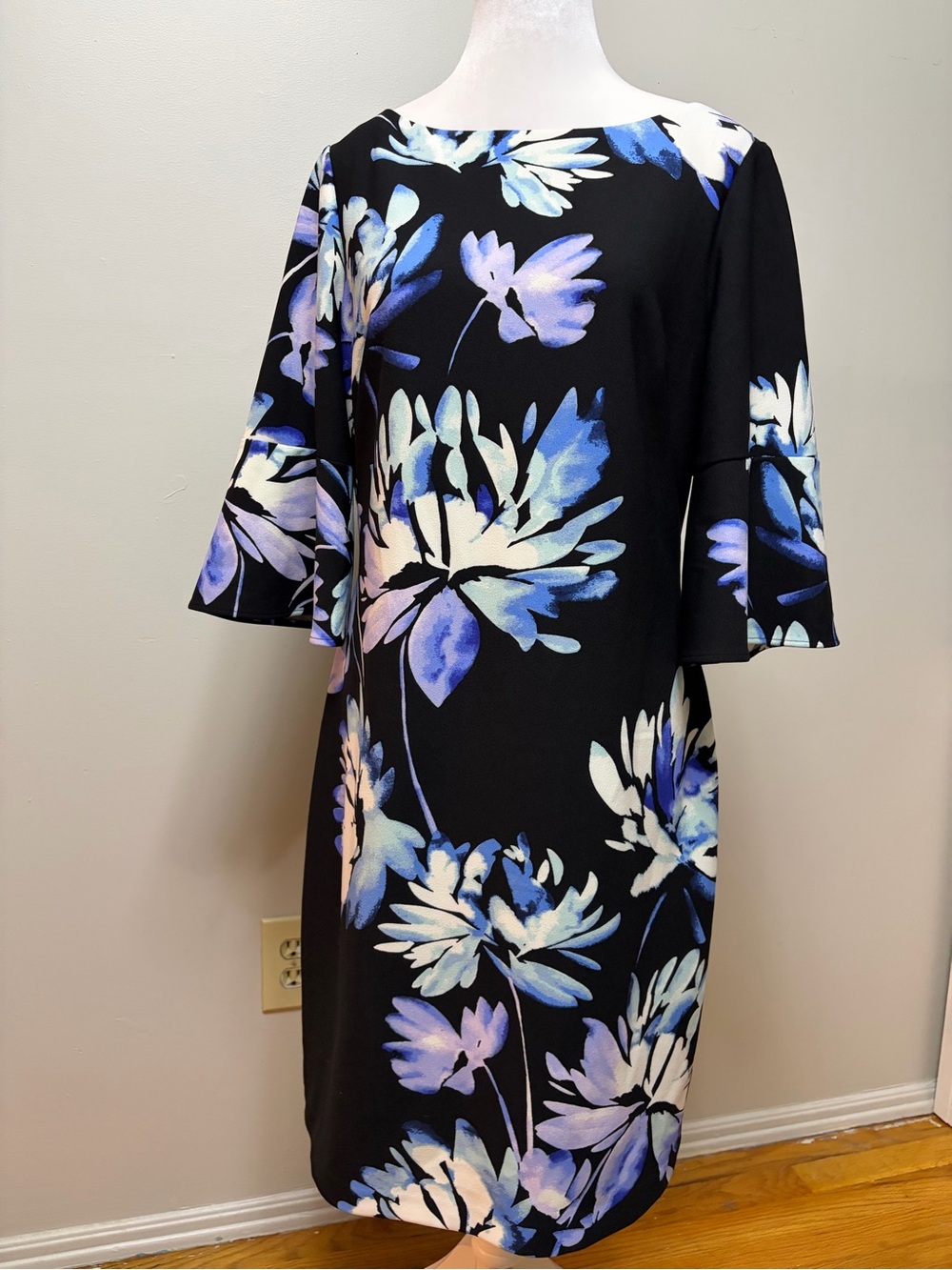 Vince Camuto Women Floral Bell Sleeve Sheath Dress Blue and Black Size 10